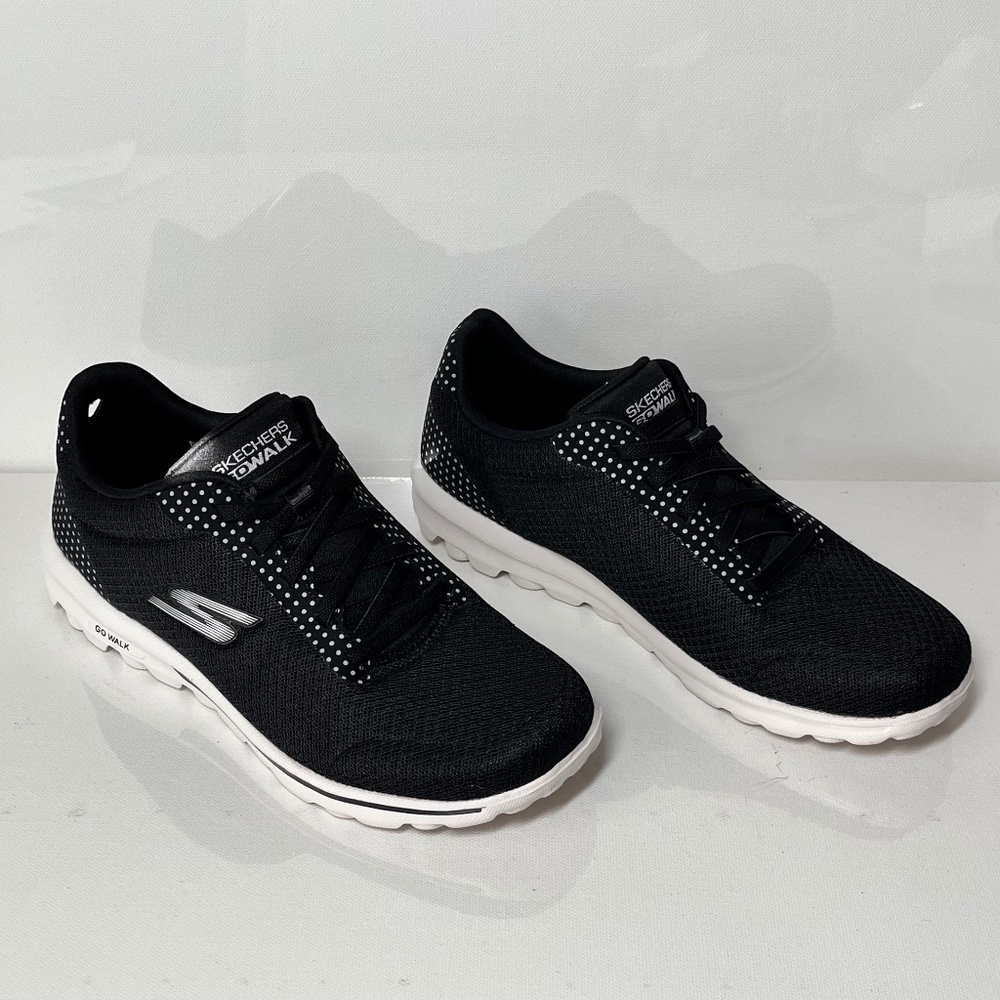 Skechers GOwalk Travel Vegan Washable Bungee Sneaker- Bali Island